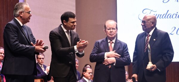 Roberto Cavada, Roberto Salcedo, Pepín y Ray Guevara.