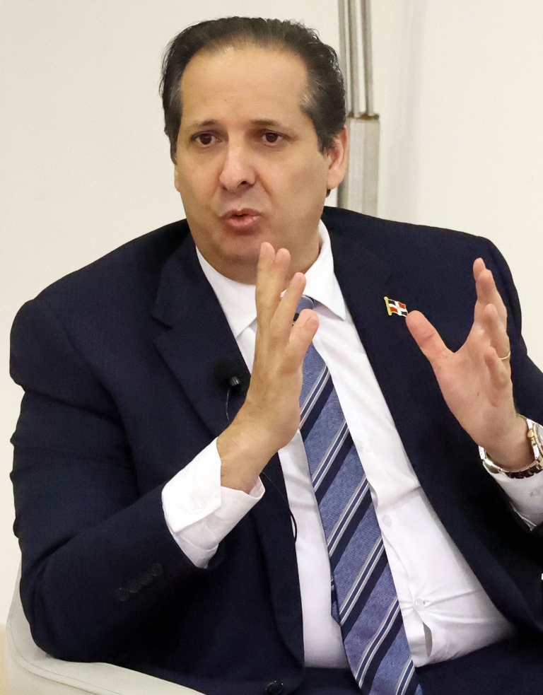 Víctor Atallah  resaltó la importancia de mejorar la alimentación.  Alexis Monegro,p01