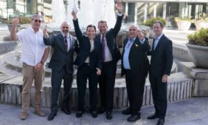 De Valle y Wyndham  anunciaron  inauguración para el día ocho.