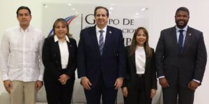 Eladio Pérez; Gina Estrella,   Víctor Atallah, Yudelka Batista y Alan Estévez.