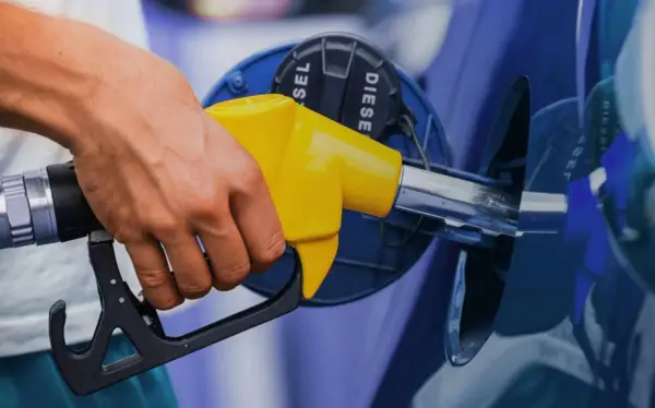 El Gobierno lleva varios años subsidiando  los precios de los combistibles.