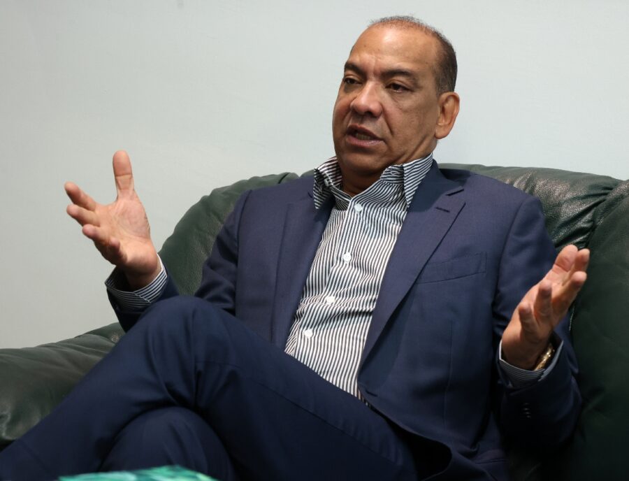 Deligne Ascención, coordinador del Gabinete de Transporte en visita a EL DÍA.  Alexis monegro