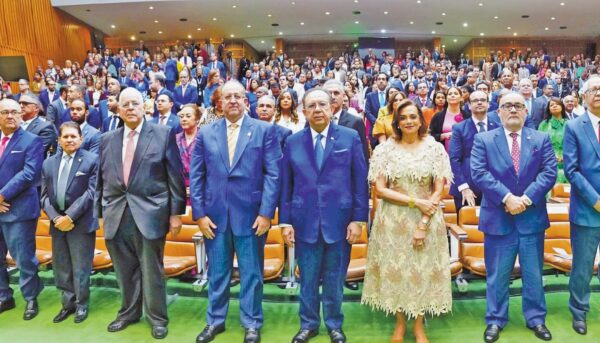 José  Manuel  Mallén, Julio César Llibre, Magín Díaz,  Héctor Valdez Albizu,  Fior D’Aliza Martí nez de Valdez,  Ricardo  Rojas  León y Arturo  Martínez  Moya