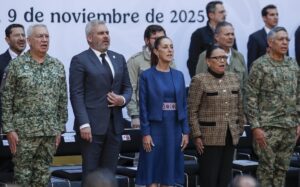 La presidenta Claudia  Sheinbaum  y  su gabinete de Defensa.