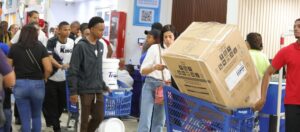 Las autoridades de transporte activaron un plan especial para hoy  con más de dos mil agentes.   Eliser Tapia