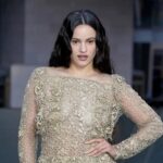 Rosalía canta con Carminho un fado en Lisboa y habla en chino en el confesionario 