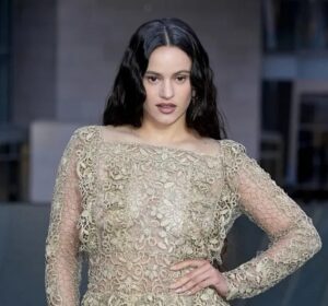 El mensaje de Rosalía es que esta no va a ser una experiencia auditiva fácil.