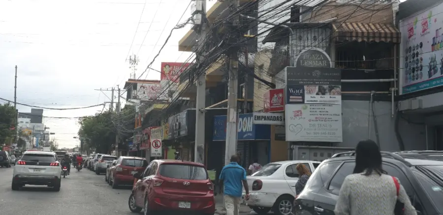 La Charles Summer es el mejor ejemplo de la transformación de la zona donde se han ubicado grandes establecimientos.