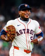 El zurdo  dominicano Framber Valdez busca un megacontrato en su primera agencia libre.