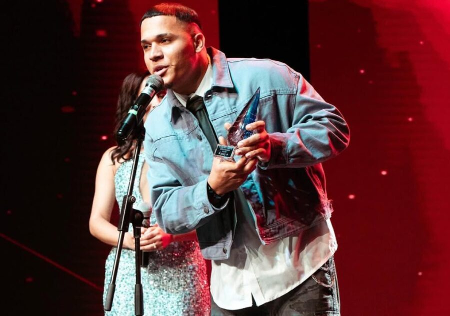 Ebenezer  Guerra lleva una carrera de mucho impacto en el entretenimiento.