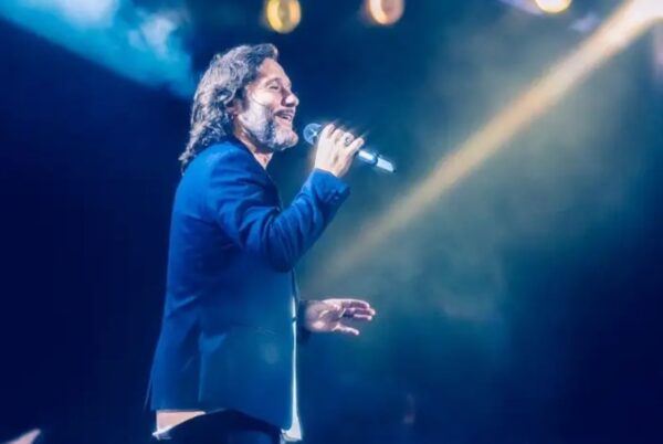 Con nueve álbumes de estudio, Diego Torres se destaca como uno de los grandes artistas.