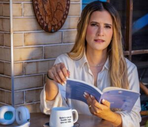 Nathalie Hazim estrena tema “Y esto, ¿a quién se lo digo?”