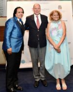 Leonel Lirio,  el Príncipe Alberto II de Mónaco y Sissy Bermúdez, en la ciudad de Montecarlo donde ella  mostró sus  piezas.