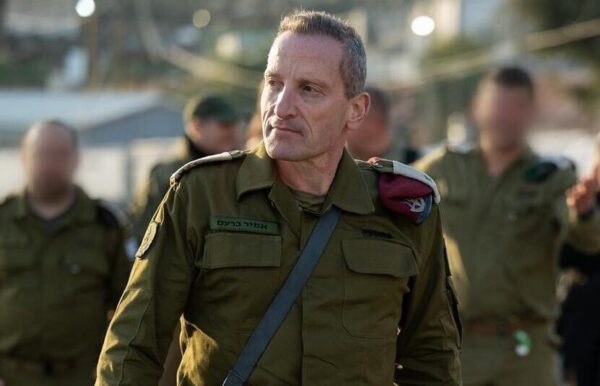 Amir Baram, firmó la adquisición de pertrechos en Tel Aviv.