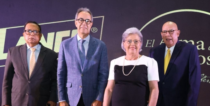 Rafael Peralta Romero, José Mármol, doña Cándida Mejía y Herminio Alberti.