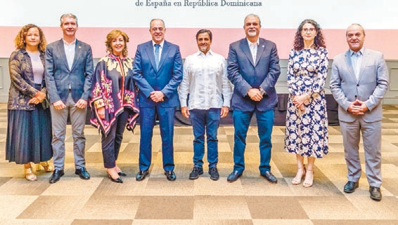Lucy Peralta, Ricardo Felip, Pilar Serret Murga, Paco Pérez, Ignacio Sánchez, Artur Cabre, Marta Ors e Ibán Campo.