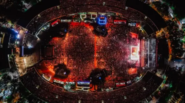 Durante las dos noches de los conciertos de Bada Bunny, el Estadio Olímpico estuvo repleto de sus seguidores.