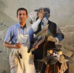 Dustin Muñoz afirma que la exposición  deja una pregunta abierta: “¿Qué queda de lo humano cuando la vida se interrumpe y la tecnología se erige como nuevo horizonte?”.