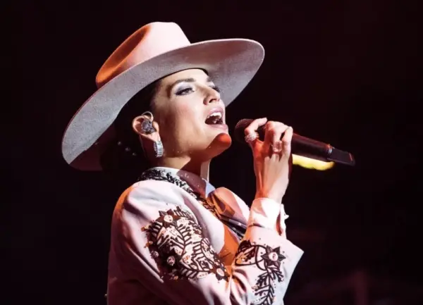 Natalia Jiménez cantará esta noche en el país.  fuente externa