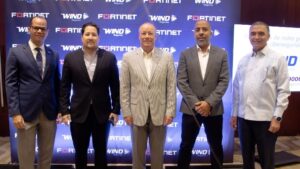 La actividad reunió a directivos, empresarios y especialistas del sector tecnológico.