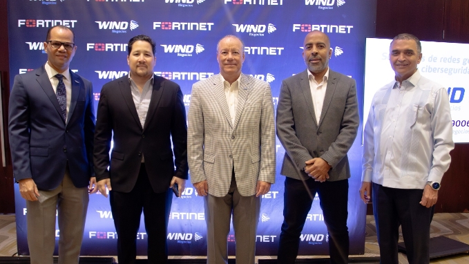 La actividad reunió a directivos, empresarios y especialistas del sector tecnológico.