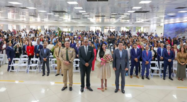 Público presentes en el encuentro con auditores de la CGR.