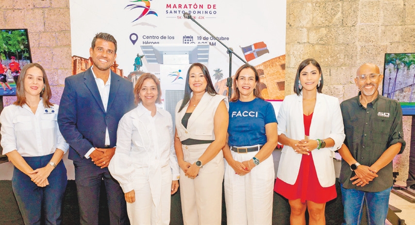 María Teresa San  Jiovanni, Modesto Reyes, Yo landa De la Rosa, Marlenny Peña, Alexandra Ma tos de Purcell, Karla Martín y Puro de la Cruz.