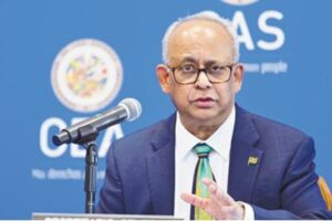 Albert Ramdin propone elecciones para el 2026