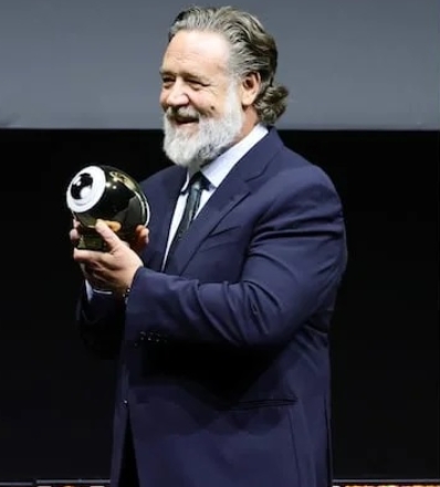 Russell Crowe está feliz con su pérdida de peso.