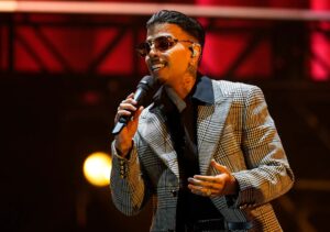 El artista urbano Rauw Alejandro durante su presentación en Puerto Rico.