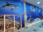 El mural inaugurado en la emblemática sala de los Gigantes Marinos del Museo de Historia Natural.