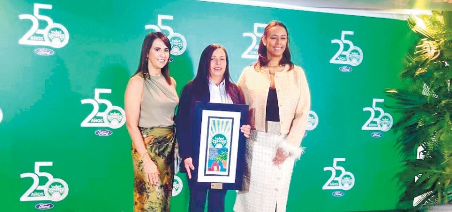 Vivian Dávila, Zeneida Pérez  y Noelia Peña.