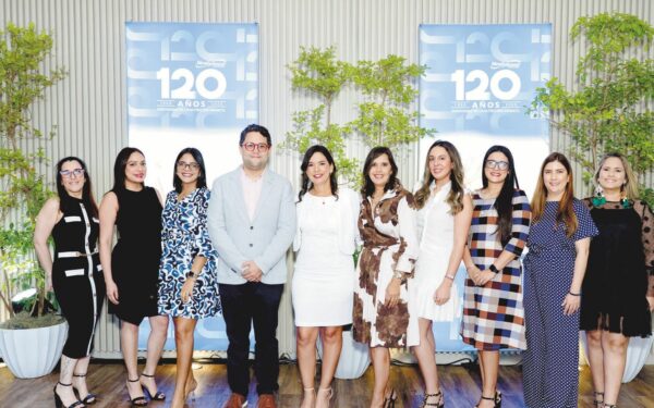 Giovanna Barbiero, Arlenys López, Patricia Durán, Juan Mella, Katia Báez, Gina Monto lío,  Laura Domínguez, Edna Abreu, Marianela Mata y Paola Peláez.