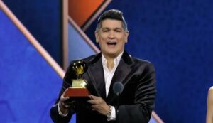 Eddy Herrera ganó un  Latin Grammy por  su álbum “Novato Apostador”.  Fuente externa
