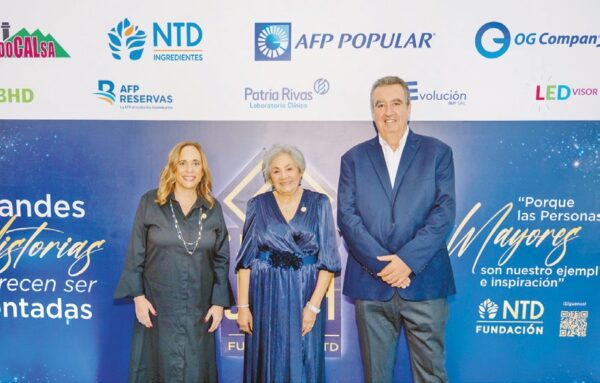 Sandra Aponte, Altagracia Tatis Méndez y  Carlos Méndez.