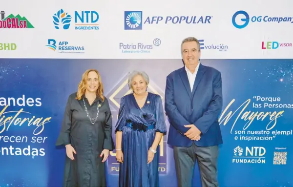 Sandra Aponte, Altagracia Tatis Méndez y  Carlos Méndez.