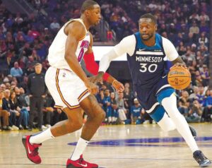 Julius Randle regresó de una lesión en la ingle.