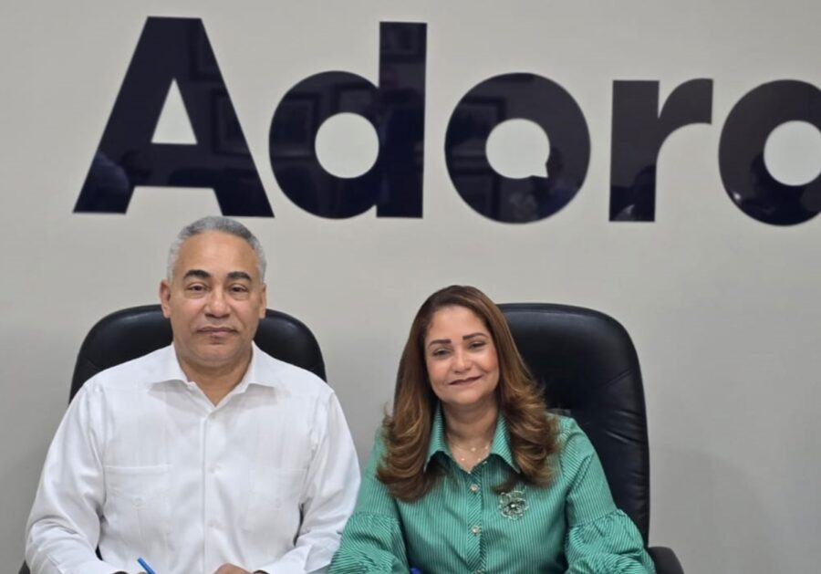 Severo Rivera y Rosa Olga Medrano, de Adopae y Adora,  respectivamente.