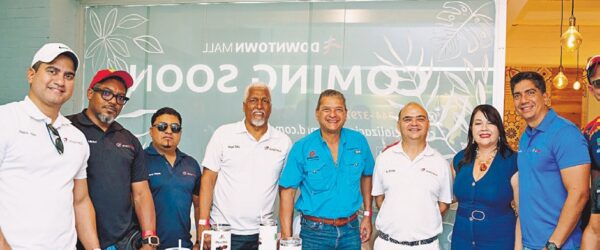 Eduardo Aquino, José Minier, Óscar Reyes, Ángel  Soto, Ignacio Glass, Carlos Frías, Sulin Lantigua  de Glass, Abel Aquino, Juan Carlos Mejía y Héctor  Bobadilla.