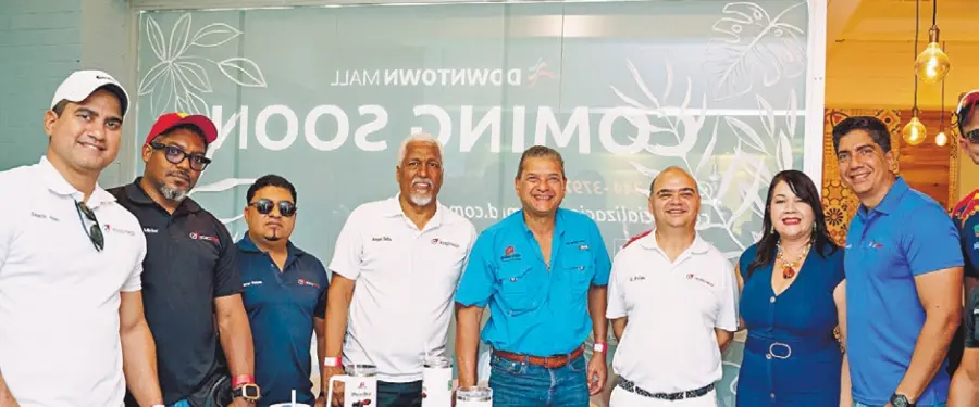 Eduardo Aquino, José Minier, Óscar Reyes, Ángel  Soto, Ignacio Glass, Carlos Frías, Sulin Lantigua  de Glass, Abel Aquino, Juan Carlos Mejía y Héctor  Bobadilla.