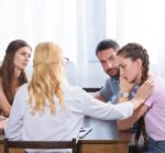 Cuando nos sentimos conectados emocionalmente con la familia, presentamos un menor riesgo de depresión e ideas suicidas.