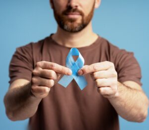 Existen medidas de salud pública y  cambios de estilo de vida que  pueden reducir el riesgo.