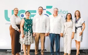 Directivos de la Universidad Central del Este, durante la celebración.