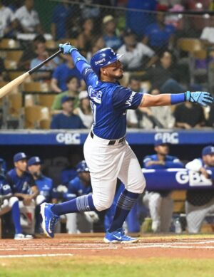 El veterano Cristhian Adames está renovado a la ofensiva con los Tigres .   Alberto Calvo.