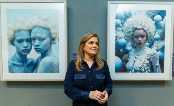 La producción de Ariadna Canaán se caracteriza por su capacidad de construir mundos conceptuales coherentes.