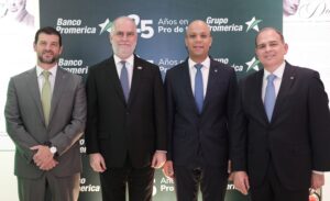 Francisco Ortiz Gurdián, Alejandro Fernandez W., Carlos Julio Camilo y Francisco Martínez.