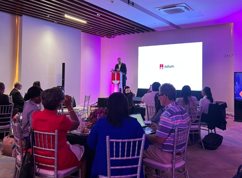 Alejandro Salvatierra presenta las bondades del fármaco.