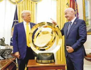 El presidente Donald Trump junto a Gianni Infantino.