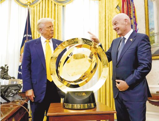 El presidente Donald Trump junto a Gianni Infantino.