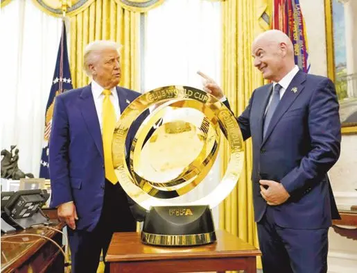 El presidente Donald Trump junto a Gianni Infantino.